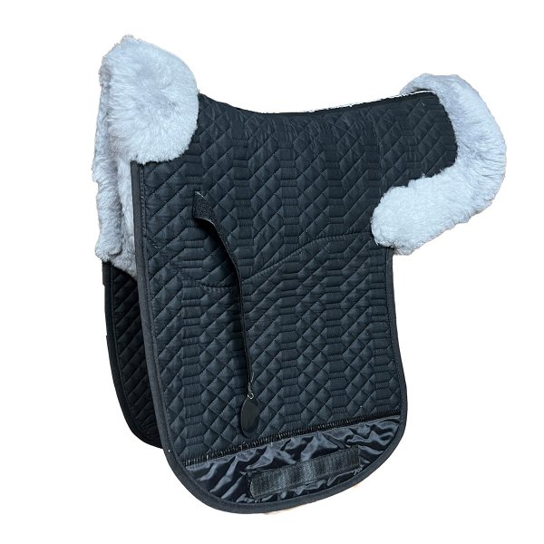 Lammfell Satteldecke Fellrand vorn & hinten Dressur schwarz silber